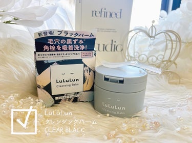 LuLuLun
クレンジングバーム
CLEAR BLACK

＼毛穴の古い角質による黒ずみ、角栓を吸着洗浄のクレンジングバーム／

【製品】
✔️ 毛穴の汚れや角栓を、ほぐす、吸着、洗い流すの3ステップですっきりオフ
→炭パウダーやAHA（リンゴ酸、乳酸、クエン酸）などを配合
✔️ 毛穴目立ちと肌バランスの関係に着目し、美容液成分も配合
→ヨモギ葉エキス、ビタミンC誘導体（テトラヘキシルデカン酸アスコルビル）、シルクパウダー配合
✔️ ワンタッチで開けやすい容器＆最後までキレイにすくえるスパチュラ(ヘラ)を新たに独自設計

*全て原料的効能に限る

【使用感】
●テクスチャーは柔らかいバームで肌馴染みが良く、肌にのせると体温でトロけてメイク馴染みも良い◎
●ワンタッチで開けれるので、片手で簡単に開けれて、付属のスパチュラも大きくすくいやすい！
●洗い上がりは保湿によってしっとりもちもちに


.
.

PR @lululun_jp
#ルルルン #クレンジング #クレンジングバーム #毛穴ケア #秘蔵の底見えコスメ 

の画像 その0