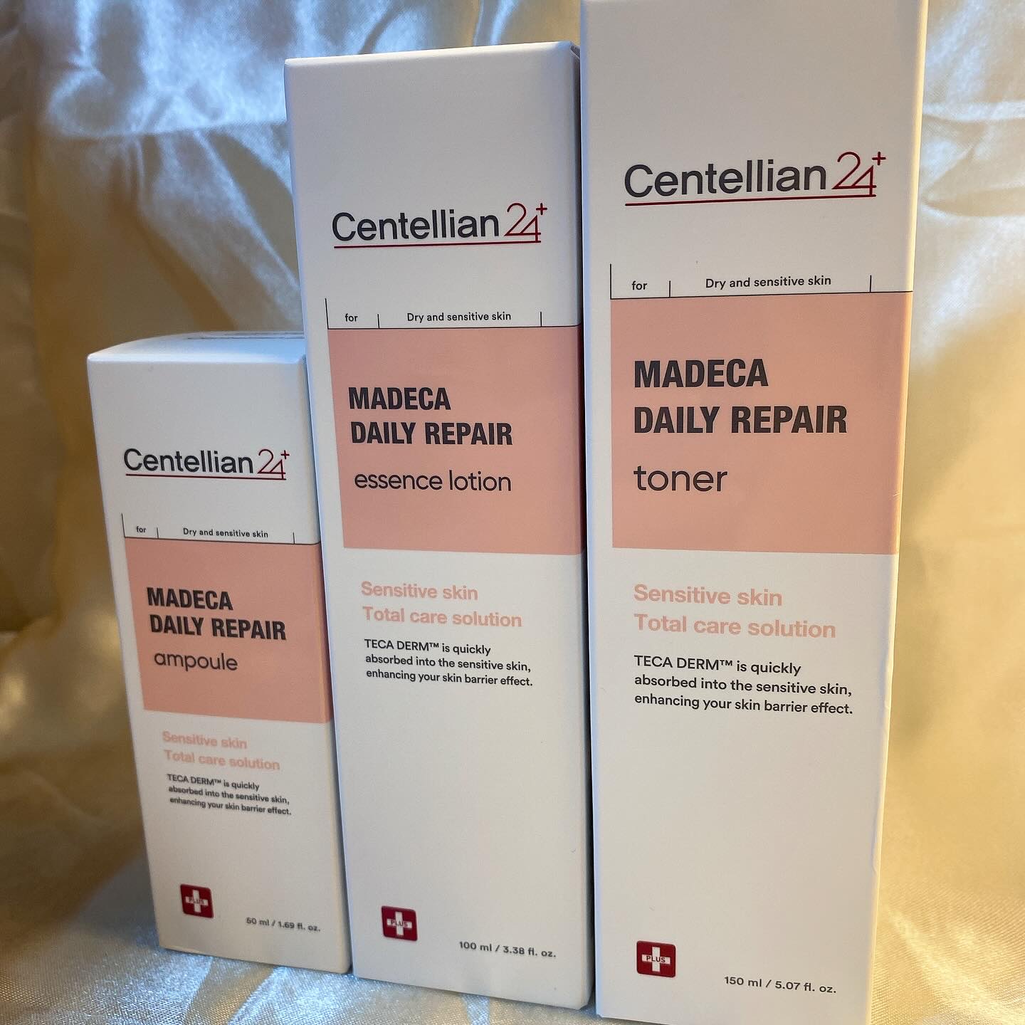 𓍯

@yuko_miyake × @centellian24_japan 
コラボ企画でいただきました

マデカデイリーリペア　　
アンプル　
トナー　　　
エッセンスローション　
の3つセット

ライン使い出来るの嬉しい

韓国はプチ