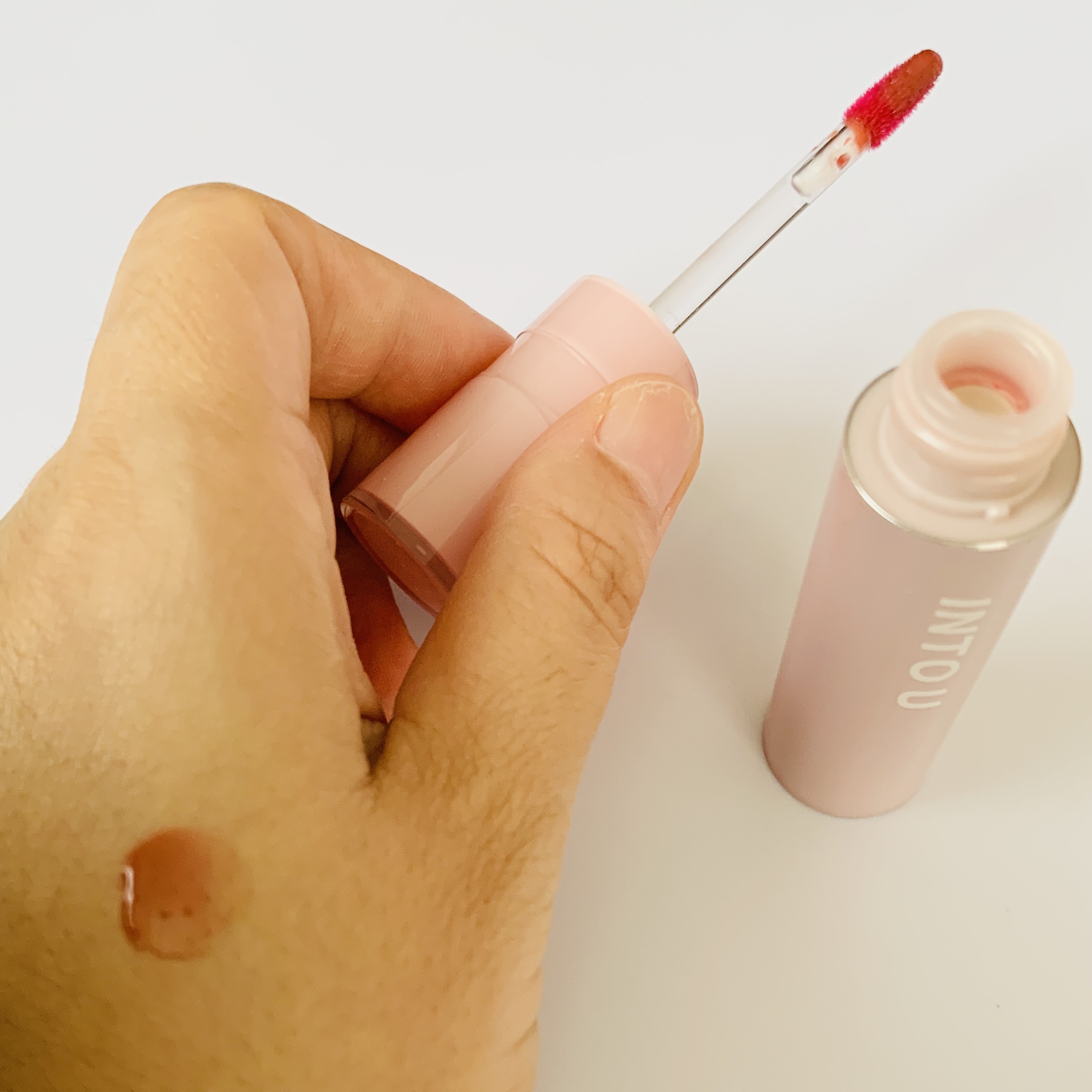 ジューシーパンピンググロス WG01 インピーチ(IN PEACH)/INTO U/リップグロスを使ったクチコミ（2枚目）