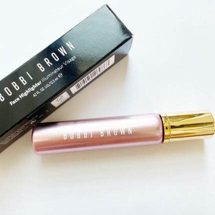 BOBBI BROWN フェイス ハイライターのクチコミ「
BOBBI BROWNの
グロウイングピンクコレクションに登場した
フェイスハイライター。
.....」(2枚目)
