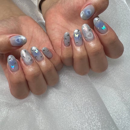 にこ on LIPS 「#鮮やか夏ネイルめったに水色しないから新鮮だった..」(1枚目)