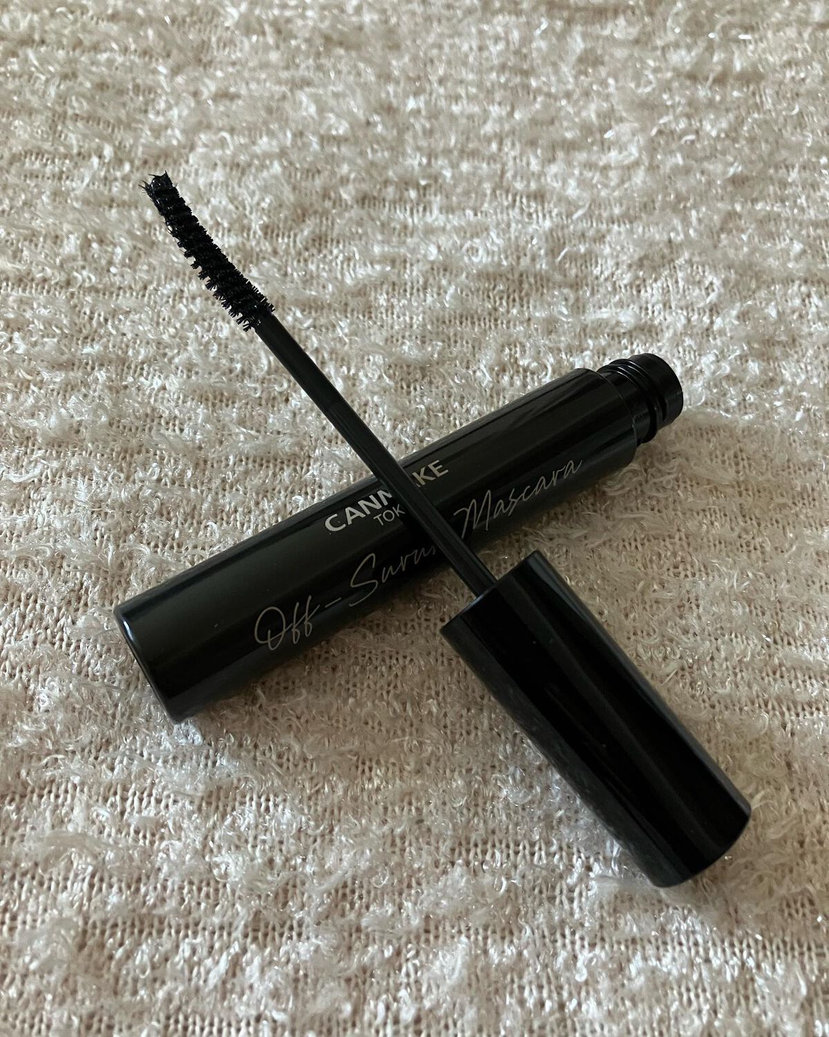 キャンメイクの黒マスカラ⸜(๑⃙⃘'ω'๑⃙⃘)⸝

これは下まつ毛だけに使用するなら
優秀なマスカラ

オフするんマスカラ01ブラック

色味は
きちんとブラックの色味が出るよ

ロングorボリューム？
とにかく、使用するなら
下まつ毛専