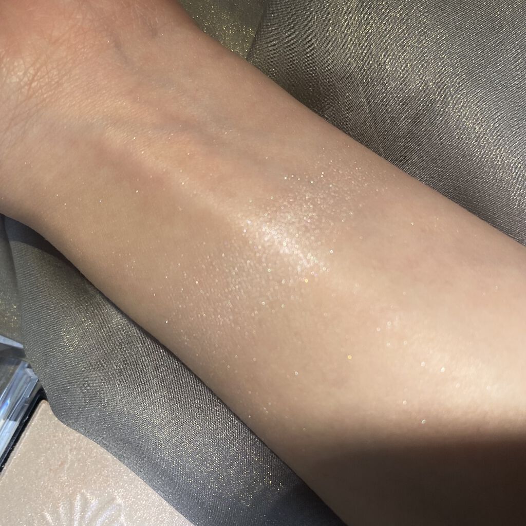 MegaGlo Highlighting Powder/wet 'n' wild/パウダーハイライトを使ったクチコミ（3枚目）