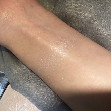 MegaGlo Highlighting Powder/wet 'n' wild/パウダーハイライトを使ったクチコミ(3枚目)