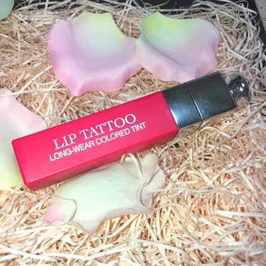 💄Dior LIP TATTOO 761 ナチュラルチェリー

とにかく落ちない！オススメの使い方はリップ下地にキャンメイクのボリュームアップレディグロスで保湿をしてから使うと綺麗塗れます❤︎
がっつり