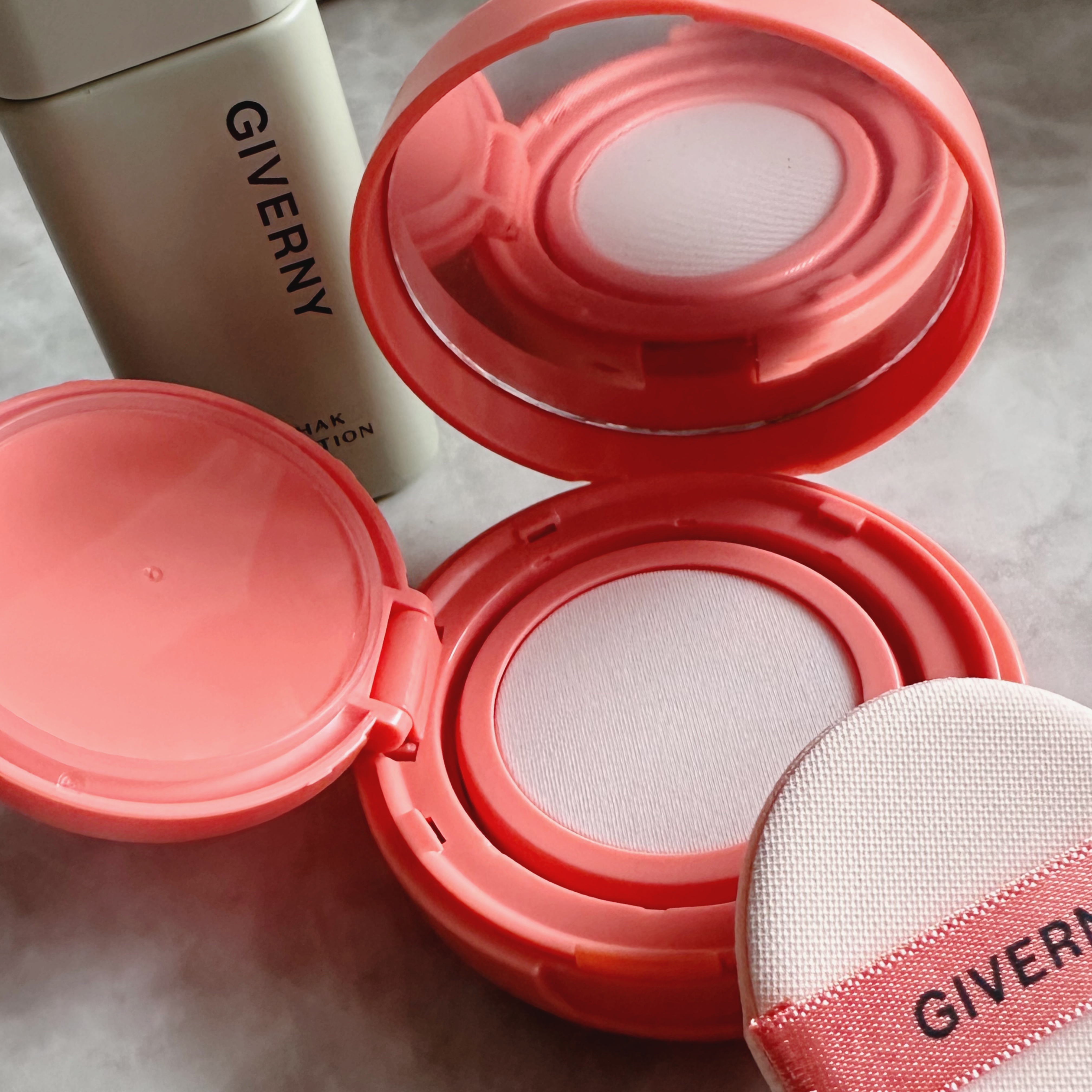 ジヴェルニー 密着カバーファンデーション 22NW ナチュラルベージュ/GIVERNY/リキッドファンデーションを使ったクチコミ（3枚目）