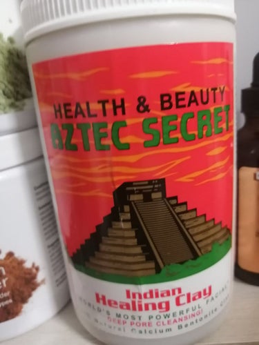 🌠AZTEC SECRETIndian Healing Clay

容器を開けるとむせるくらいに粒子細かいのが舞います（笑）

使いにくいので別容器に入れています。

お皿にスプーン一杯すくって、お湯で