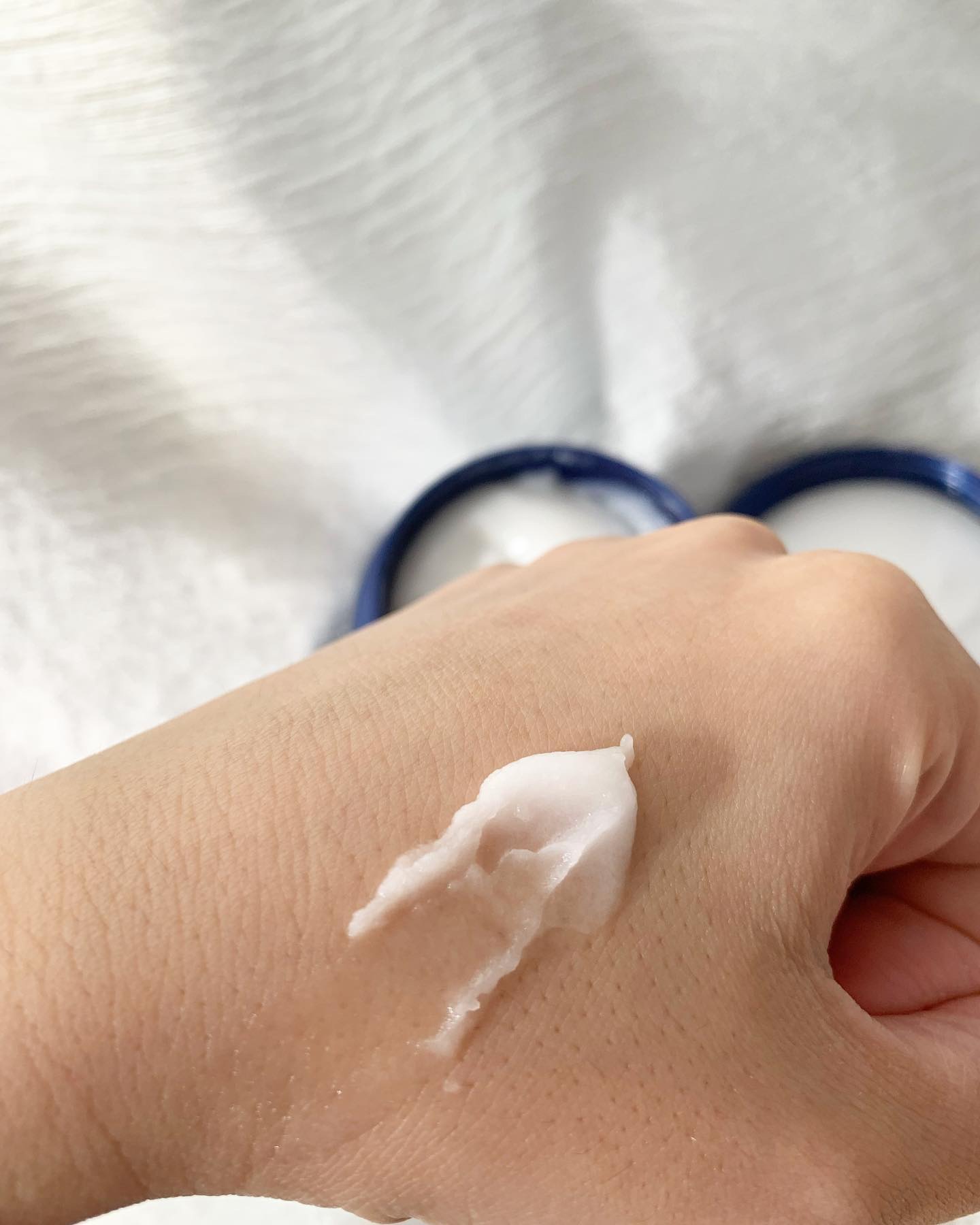 ニベア　ロイヤルブルーリップ　濃密美容ケア/ニベア/リップ美容液を使ったクチコミ（2枚目）