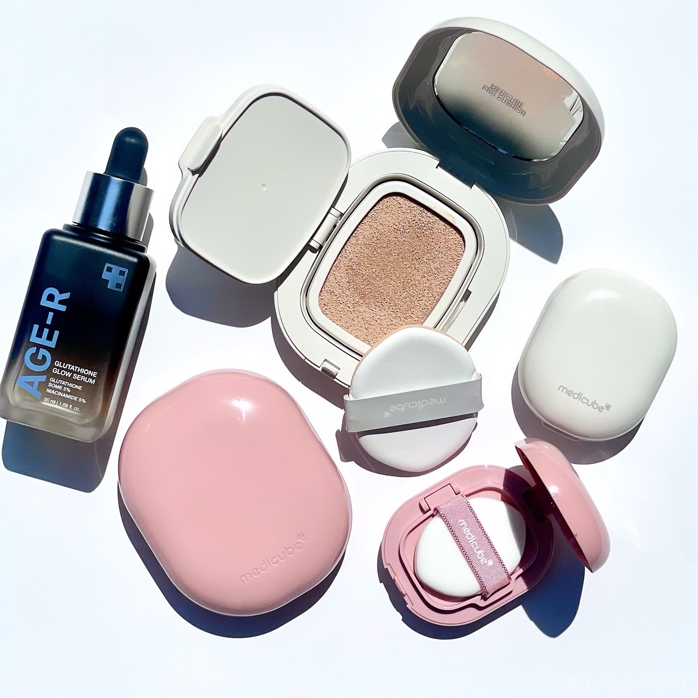 #PR #medicube
商品提供 @medicube_officialjapan 様

コロンした形が可愛いメディキューブの
グルタチオンクッションファンデ💓

しっとりツヤ肌仕上げのグローと
サラサラマット仕上げのベルベット

それ