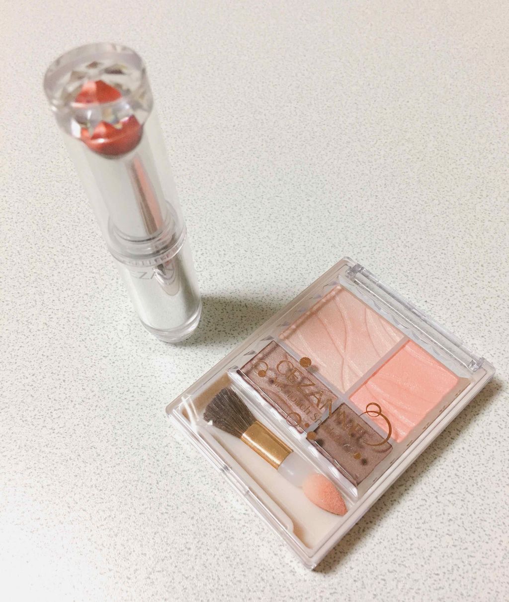 ひーちゃん on LIPS 「リップの色がオレンジっぽくてとっても可愛いです♡赤のリップは勇..」(1枚目)