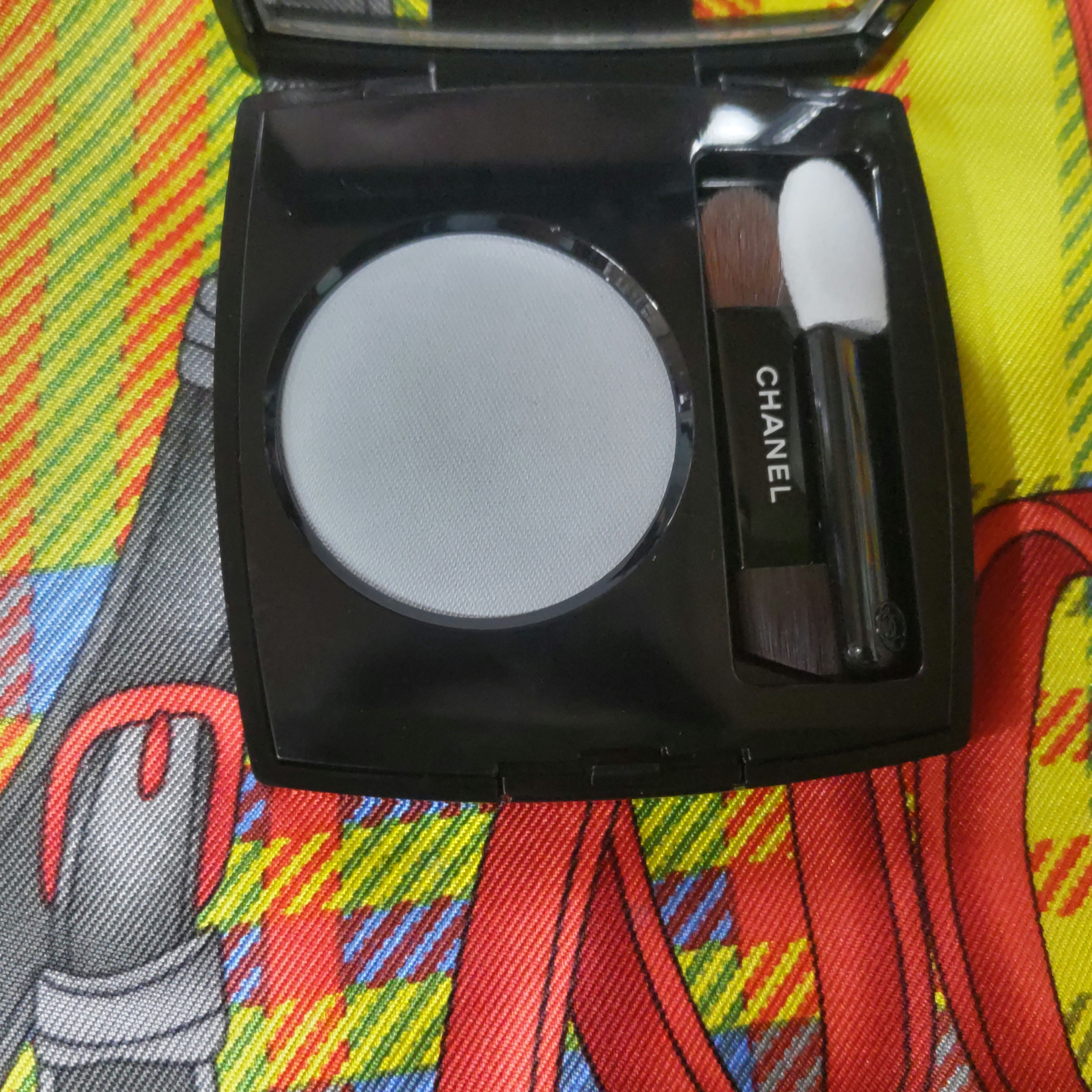 オンブル エサンシエル 222 ジェイド ファセッテ(メタリック)/CHANEL/単色アイシャドウを使ったクチコミ（2枚目）