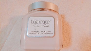 ◆laura mercier◆
ホイップトボディクリーム アンバーバニラ


「男性ウケする」という記事を見かけましたが、どちらかというと女性ウケする香りだと思います。
甘いだけではなく、スパイシーな香