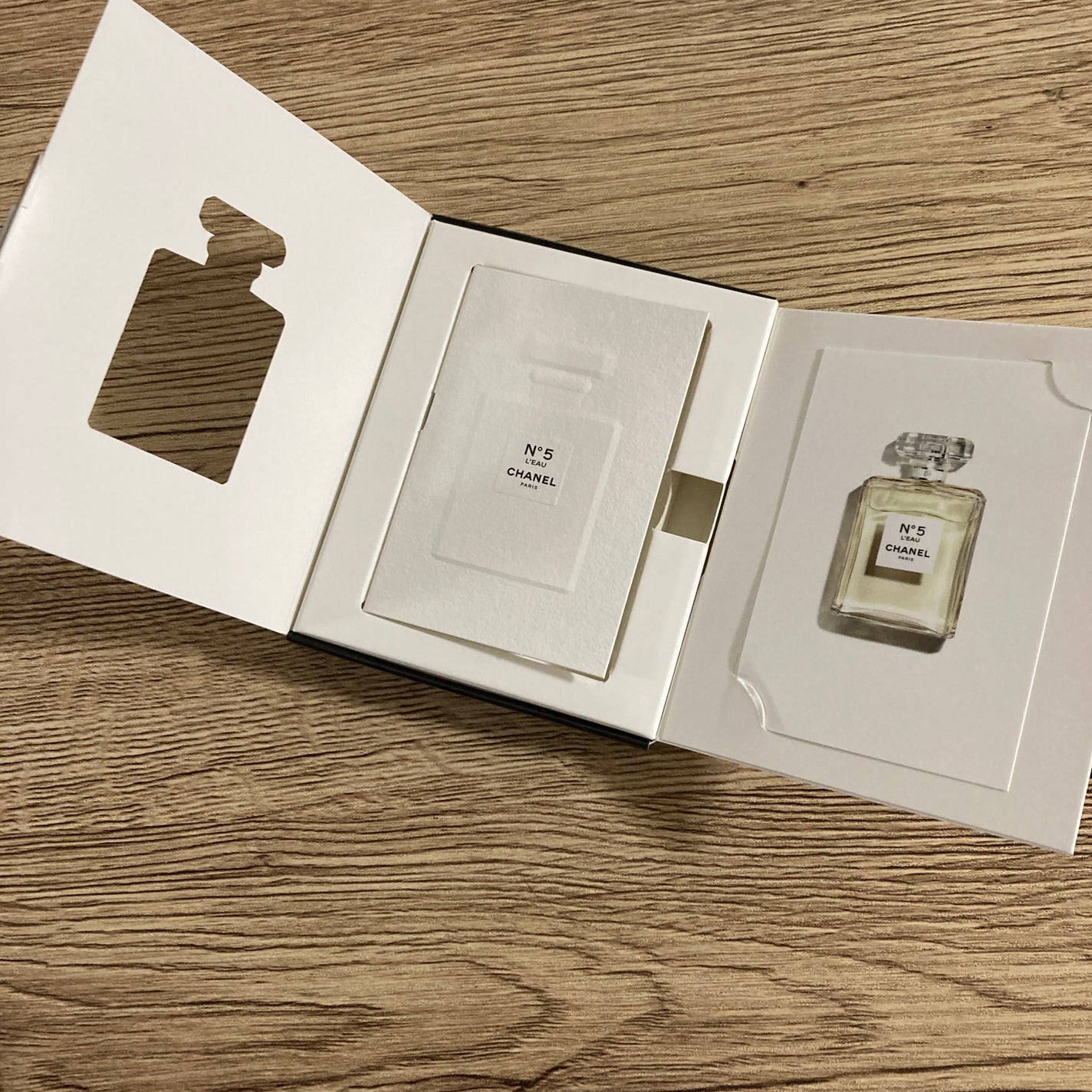 シャネル N°5 ロー オードゥ トワレット (ヴァポリザター)/CHANEL/香水(レディース)を使ったクチコミ(4枚目)