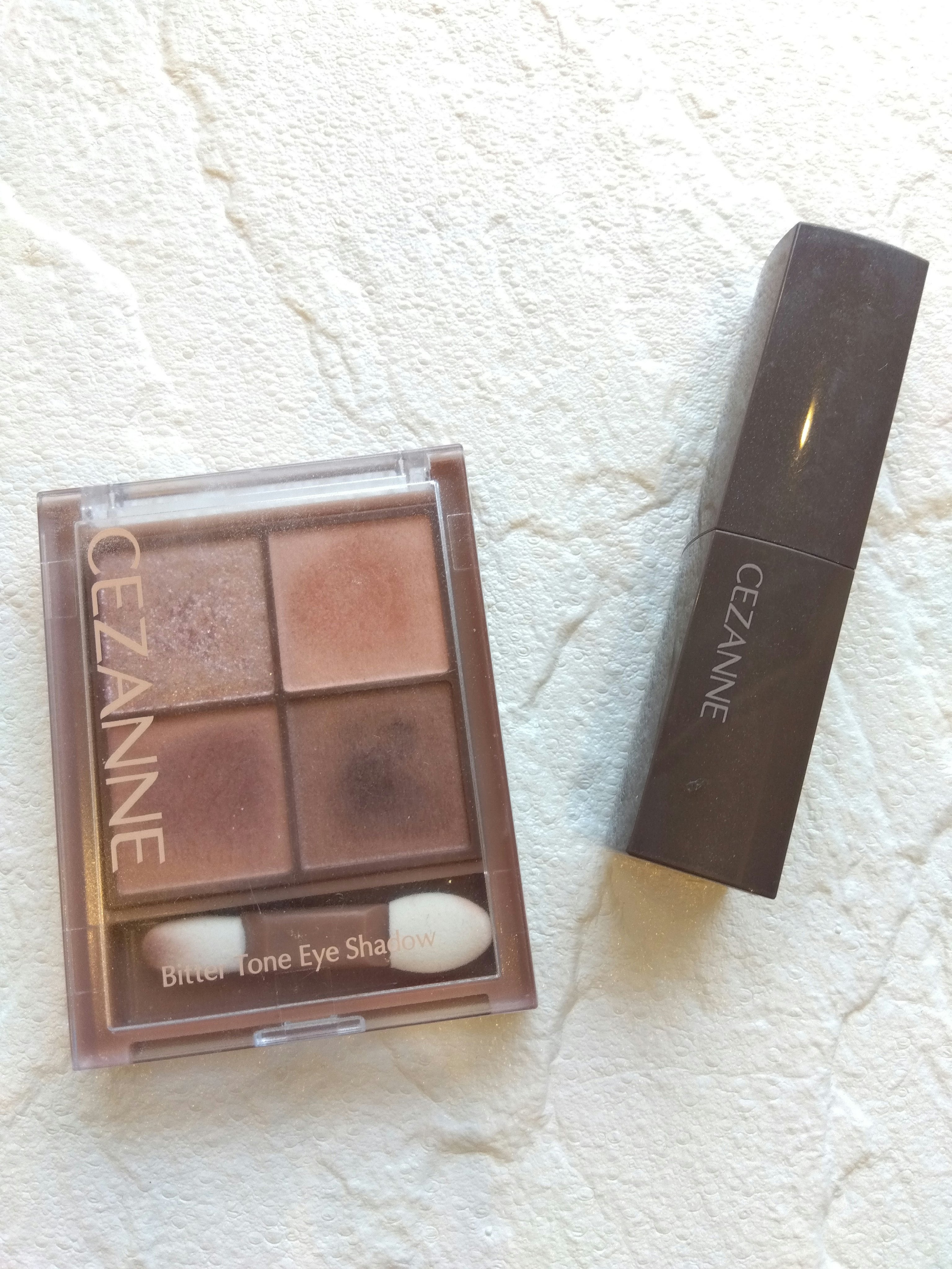 今日の　メイク　お品

#CEZANNEビタートーンアイシャドウ02ドライローズ
今日はこちらの　ラメを使いたくて
ベージュトーン02のラメよりも、発色がやや抑えめで
なんか、、、晴天！というより曇天！な日に使いたくなるのです✨
今度、時間