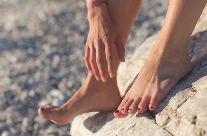 足の爪のケアで綺麗に爪を整えよう!爪のお手入れの仕方から角質の取り方・おすすめケア用品も紹介のサムネイル