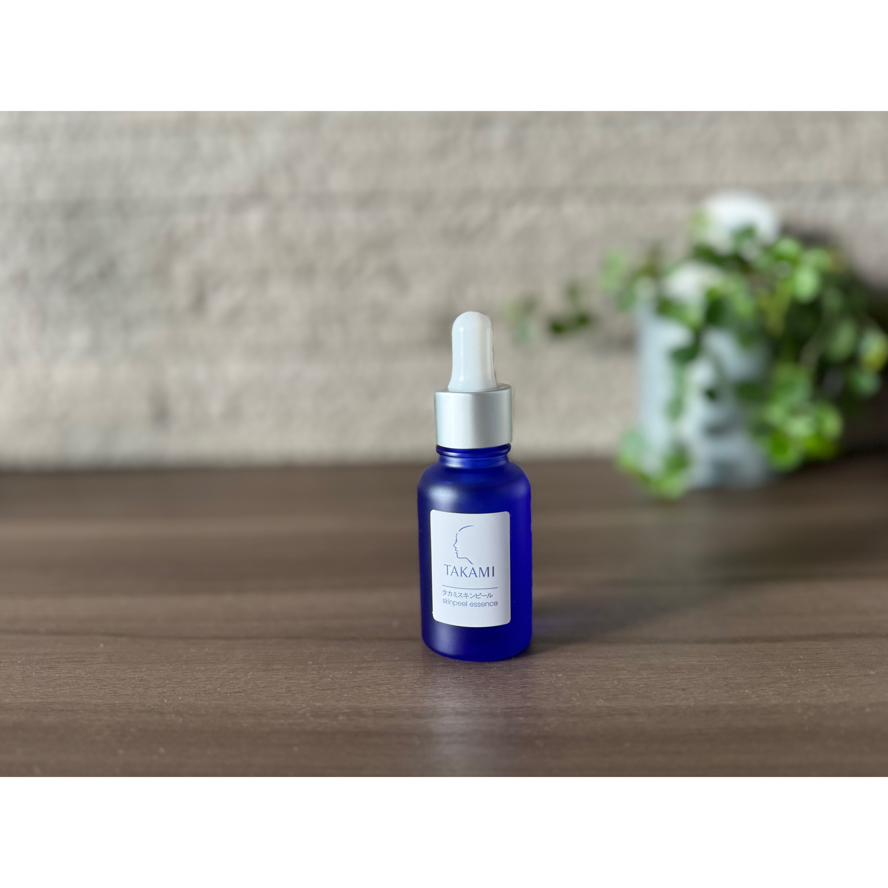 ⠀
ロングセラー角質美容液【タカミスキンピール】 を継続的に使ってます。
⠀

毎日のスキンケアにプラスワンするだけで肌代謝を整えるサポートをする角質ケアができるアイテムです♡

洗顔後に使用し、3分待ち、スキンピール成分を角質