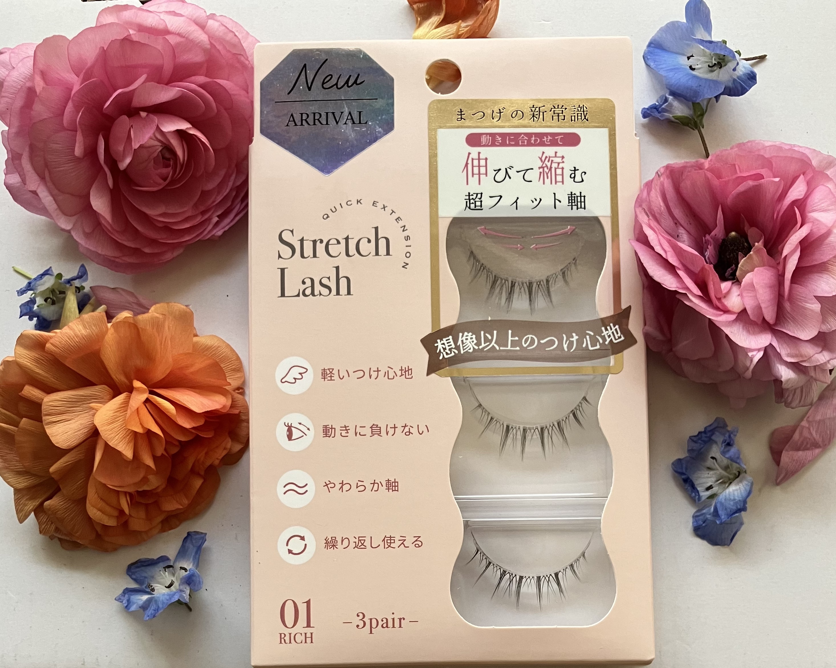 🪞新感覚
軸が伸縮するフィットつけまつ毛

細く柔らかい軸が、伸縮してまぶたにぴったりフィットしてくれて、瞼の動きに負けず、1日中つけていても取れてしまうことなく、付け心地も軽く、ストレスを感じません✨
軸は細いながらしっかりしているので