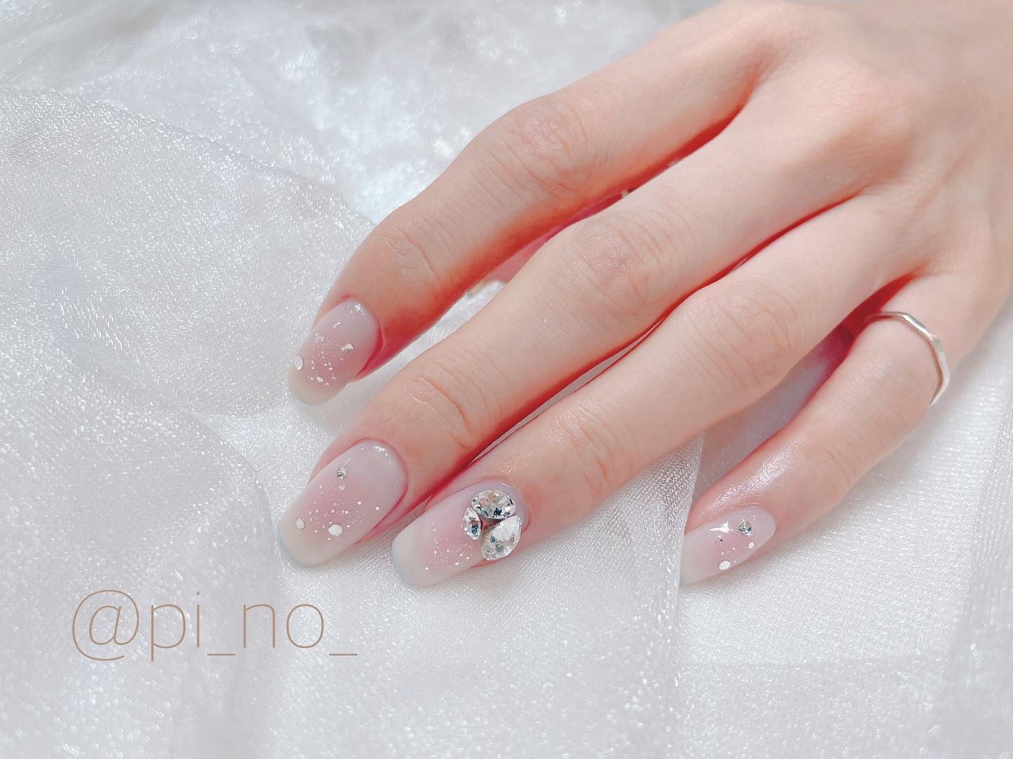 #ラメネイル,#チークネイル,#女子ネイル,#キラキラネイル,#ストーンネイルのネイルデザイン