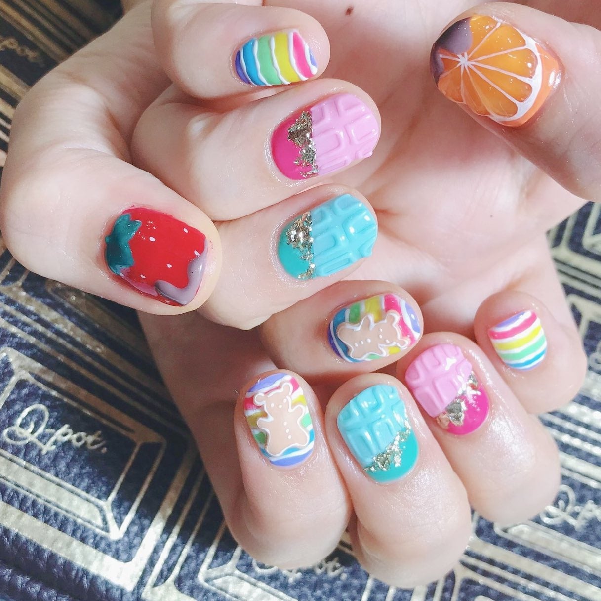 なかやまちえこ on LIPS 「チョコレートネイル🍫#ネイル_デザイン#チョコレート#バレンタ..」(1枚目)