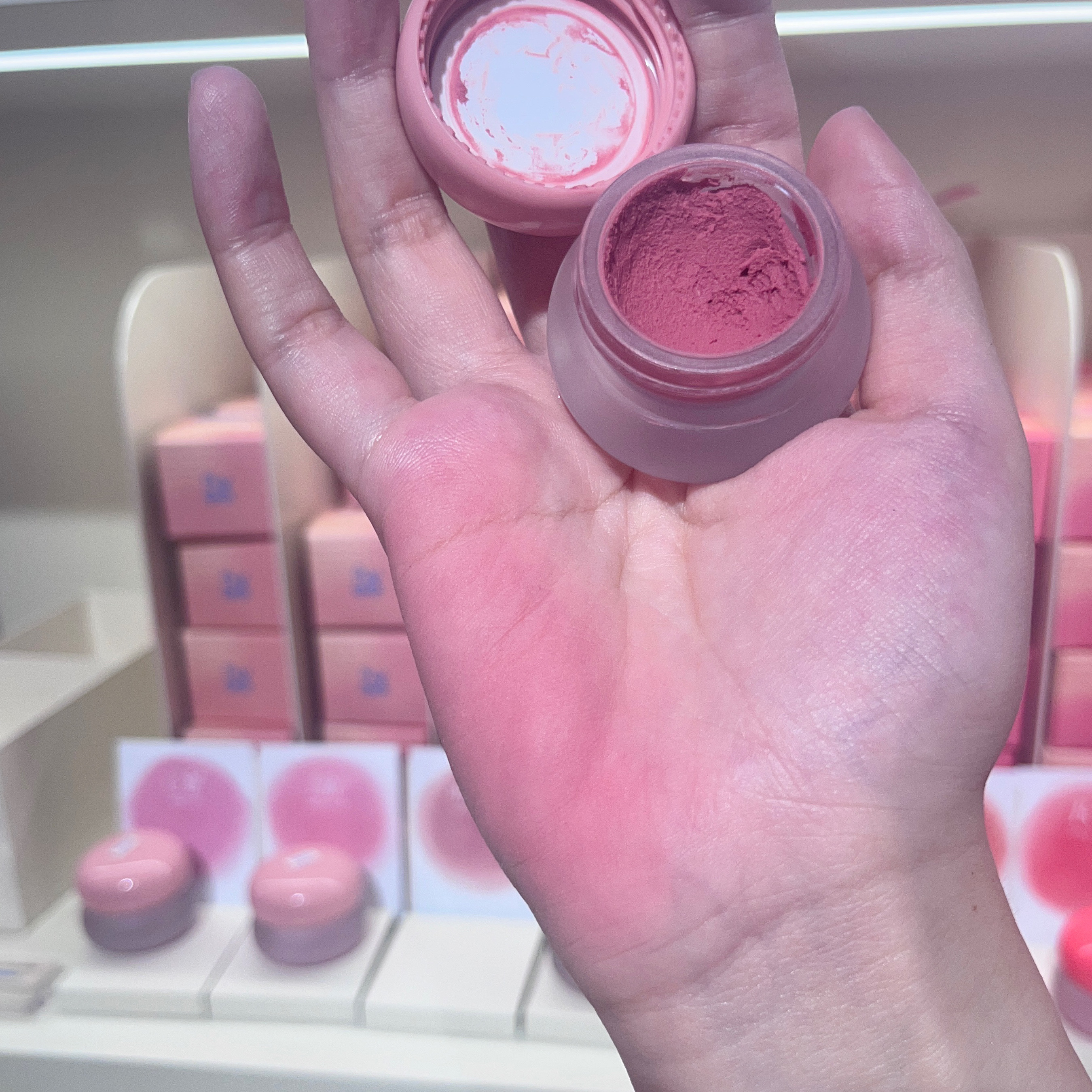 リップアンドチーク ブラーリープリンポット/fwee/口紅を使ったクチコミ（2枚目）