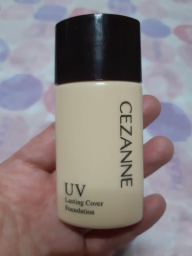 今回はCEZANNE(*’ｰ’*)ﾉ
ラスティングカバーファンデーション
色は00明るいベージュ系をLIpsショッピングで
買い使ってみました♡

みずみずしい液なのにカバー力もあり
薄づきでピタッとフィットして
これがプチプラなのかぁー！とビックリ😲😲❕

長時間崩れにくいテカリ防止パウダーも配合

これウォーターブルーフ処方で
汗や水に流れにくいのとSPF50で
日焼け止め効果もあり
めちゃくちゃ良き(* >ω<)
よい買い物したょ♡
読んでくれてありがとう♪

#CEZANNE
#ラスティングカバーファンデーション
 #ウルツヤ肌の基本 
 #MyBestCosme  
#LIPSベスコス使ってみた2022 　
の画像 その0