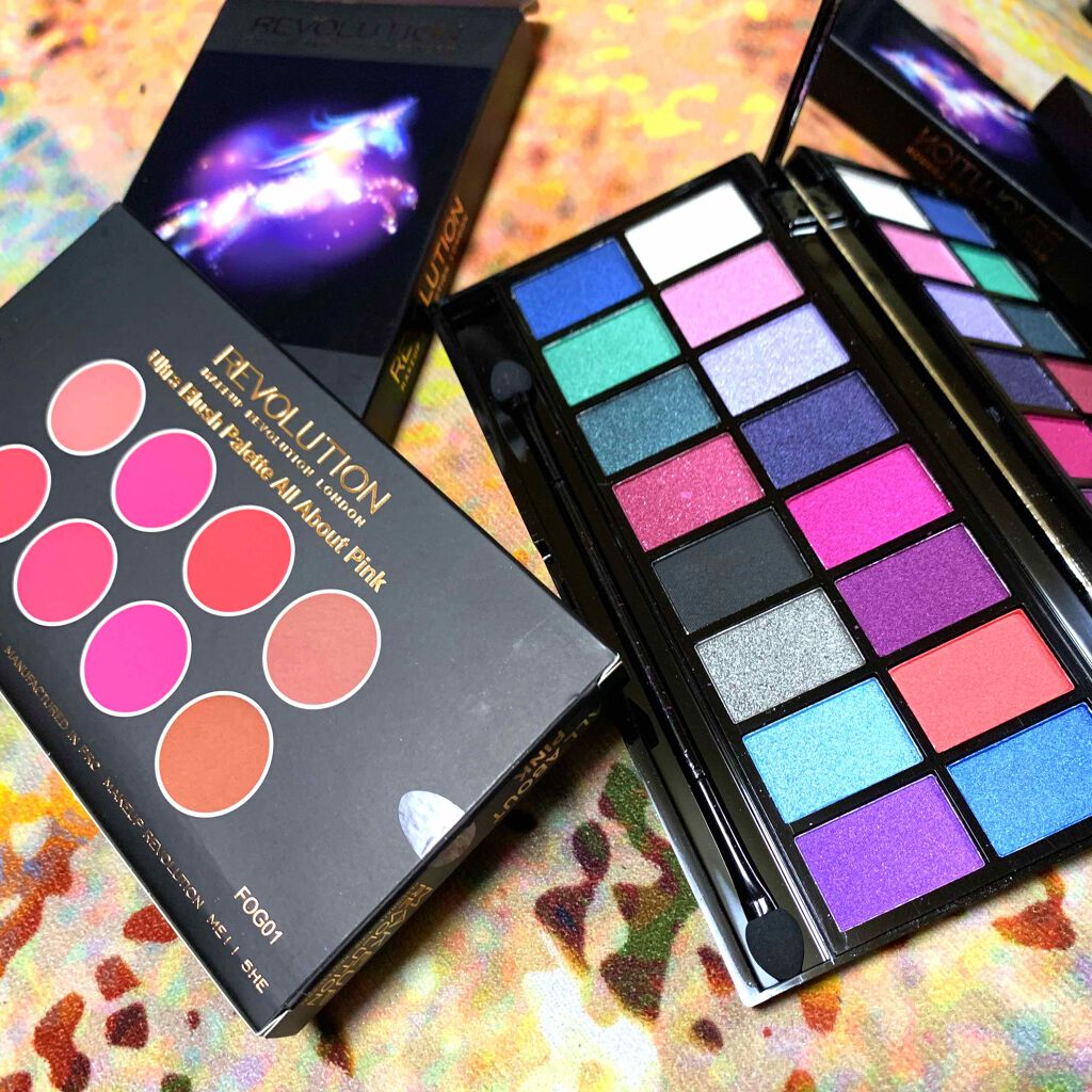 MAKEUP REVOLUTION ブラッシャーブラッシュ パレット オール アバウト クリームのクチコミ「レボリューションの板チョコデザインのがどこかで出会えないモノかと思いきや、、偶然見つけた〜そし.....」（1枚目）