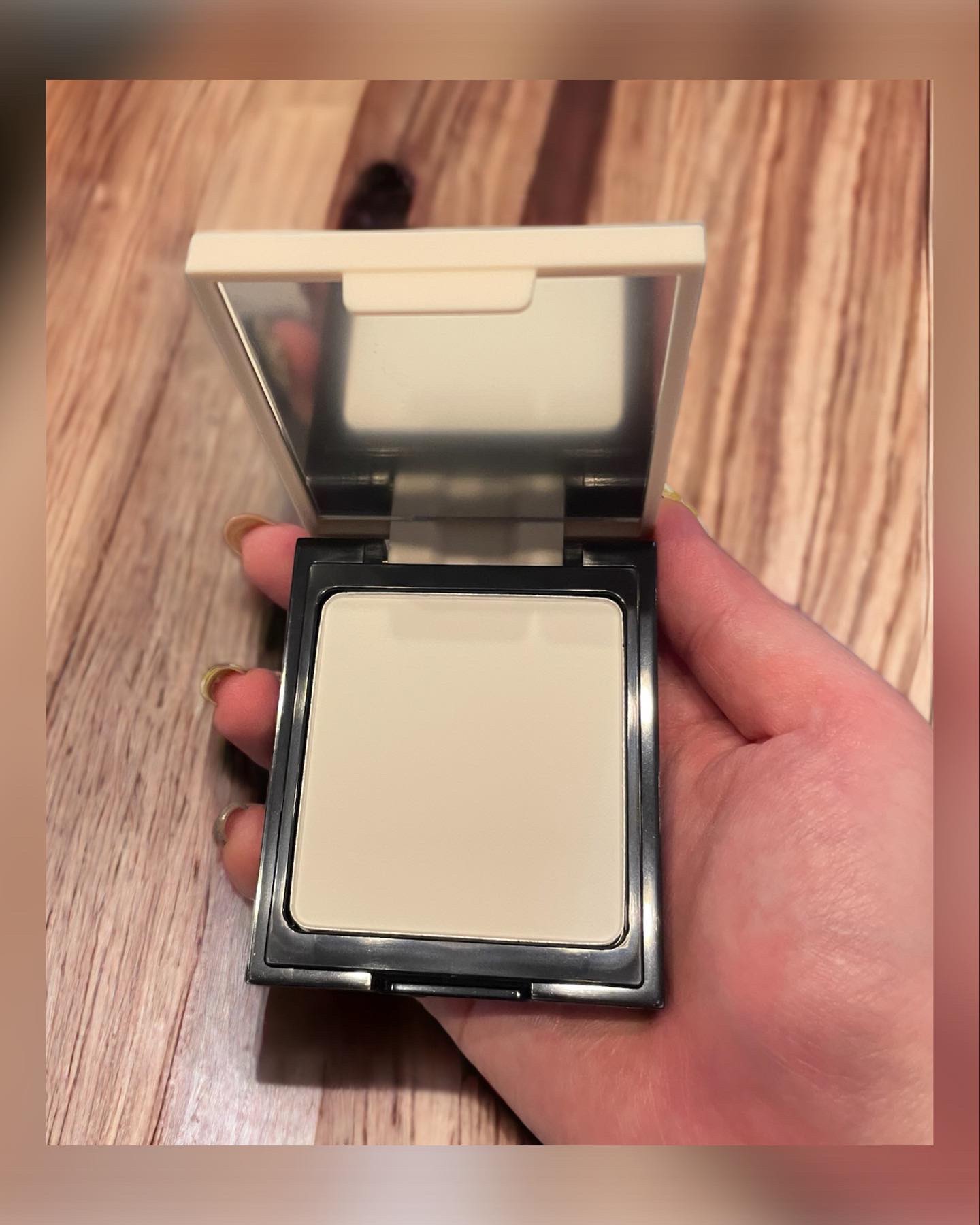 雲楚ブラーフィクシングフィニッシュパウダーパクト /Dinto/プレストパウダーを使ったクチコミ（2枚目）