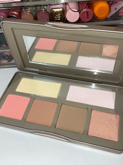 Nude Rose Sculpt & Glow Palette/bh cosmetics/パウダーハイライトを使ったクチコミ(3枚目)