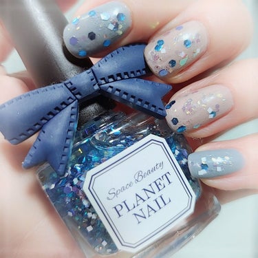 キラキラ可愛いプラネットネイル💅
ひと塗りするだけで華やか✨

PLANET NAIL　ネイルポリッシュ
PLB23水面のテレパシー
涼しげで、色々なホロが綺麗です☺️

合わせたネイルは
キャンメイク