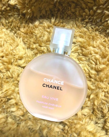 【CHANEL チャンス オー ヴィーヴ ヘアミスト】

何か外出の時に一振りして出れる香水が欲しいけど実は香水そんなに得意じゃなくて持ってないんだよな〜…
と思ってた時に購入した香水デビューの一本です