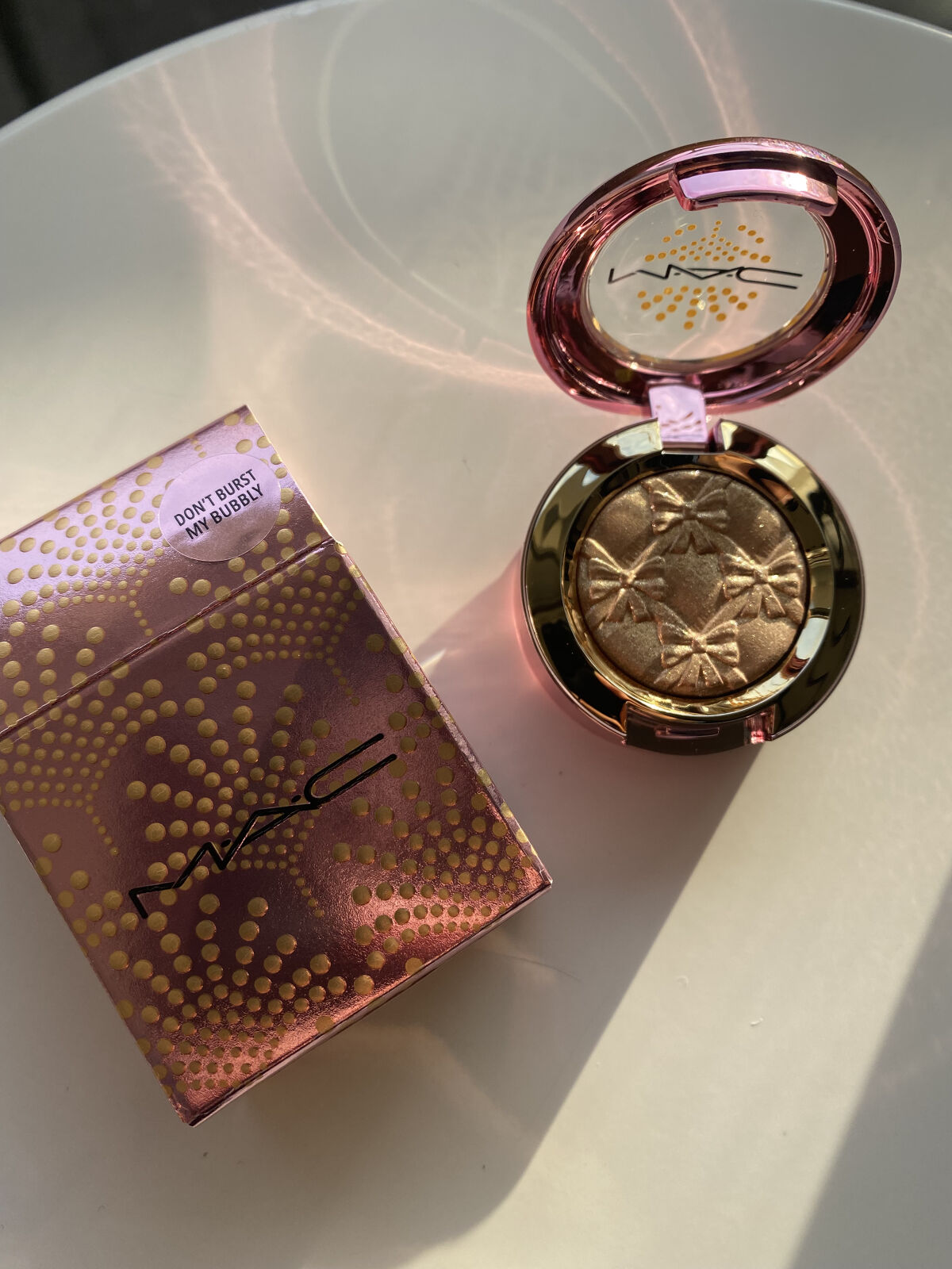 スパークラー アイシャドウ ドント バースト マイ バブリー/M・A・C/単色アイシャドウを使ったクチコミ（3枚目）