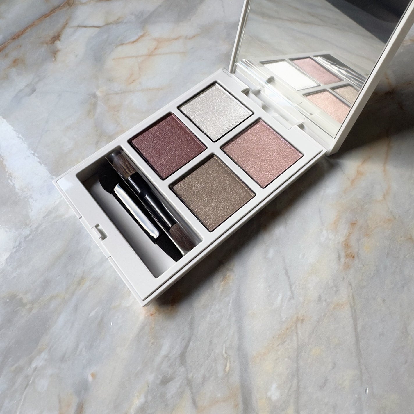 アディクション ザ アイシャドウ パレット “アウト オブ ユア シェル”/ADDICTION/アイシャドウパレットを使ったクチコミ(2枚目)