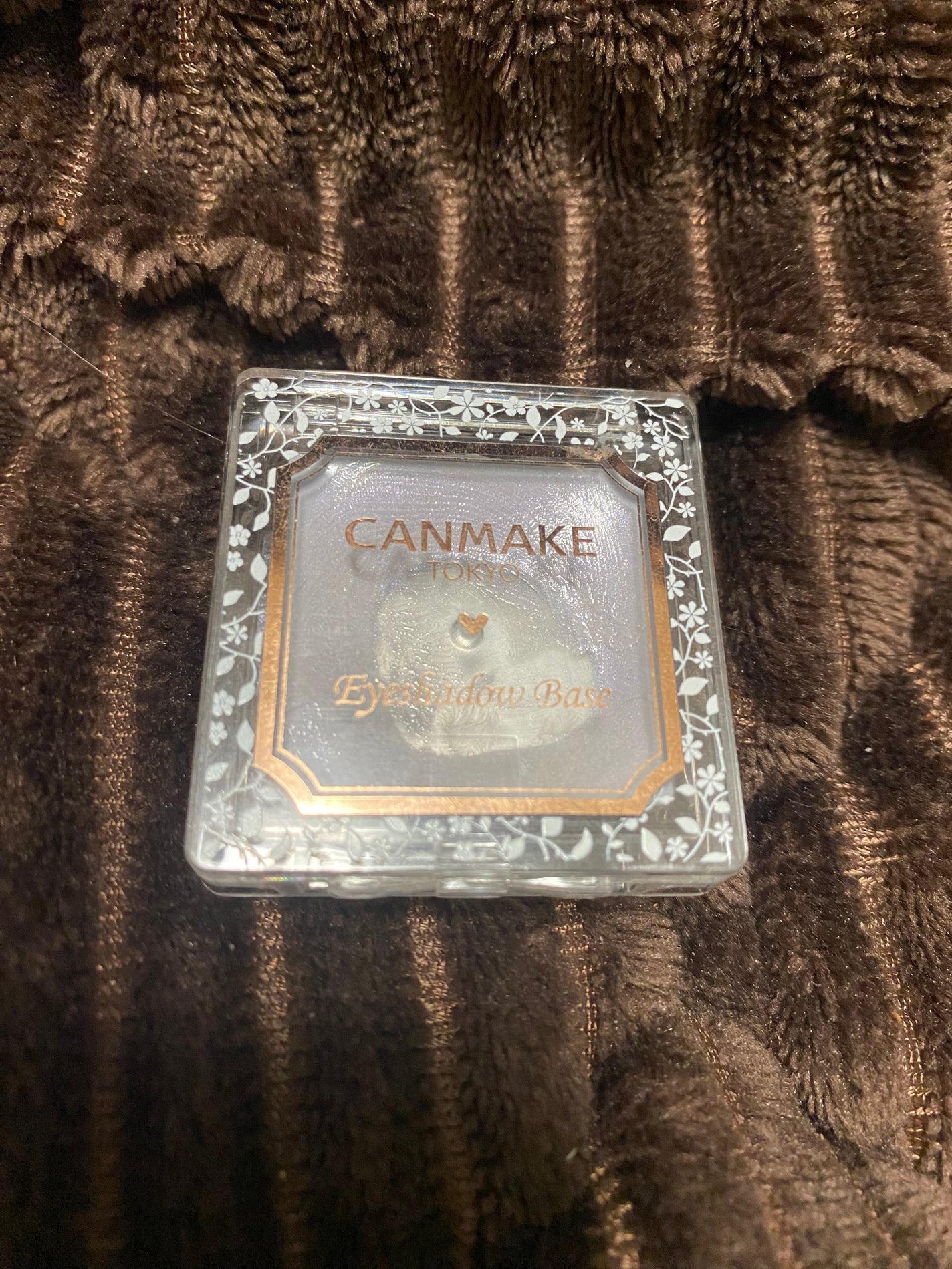 진유 on LIPS 「キャンメイクのアイシャドウベースのラベンダー色です。塗ると肌が..」(1枚目)