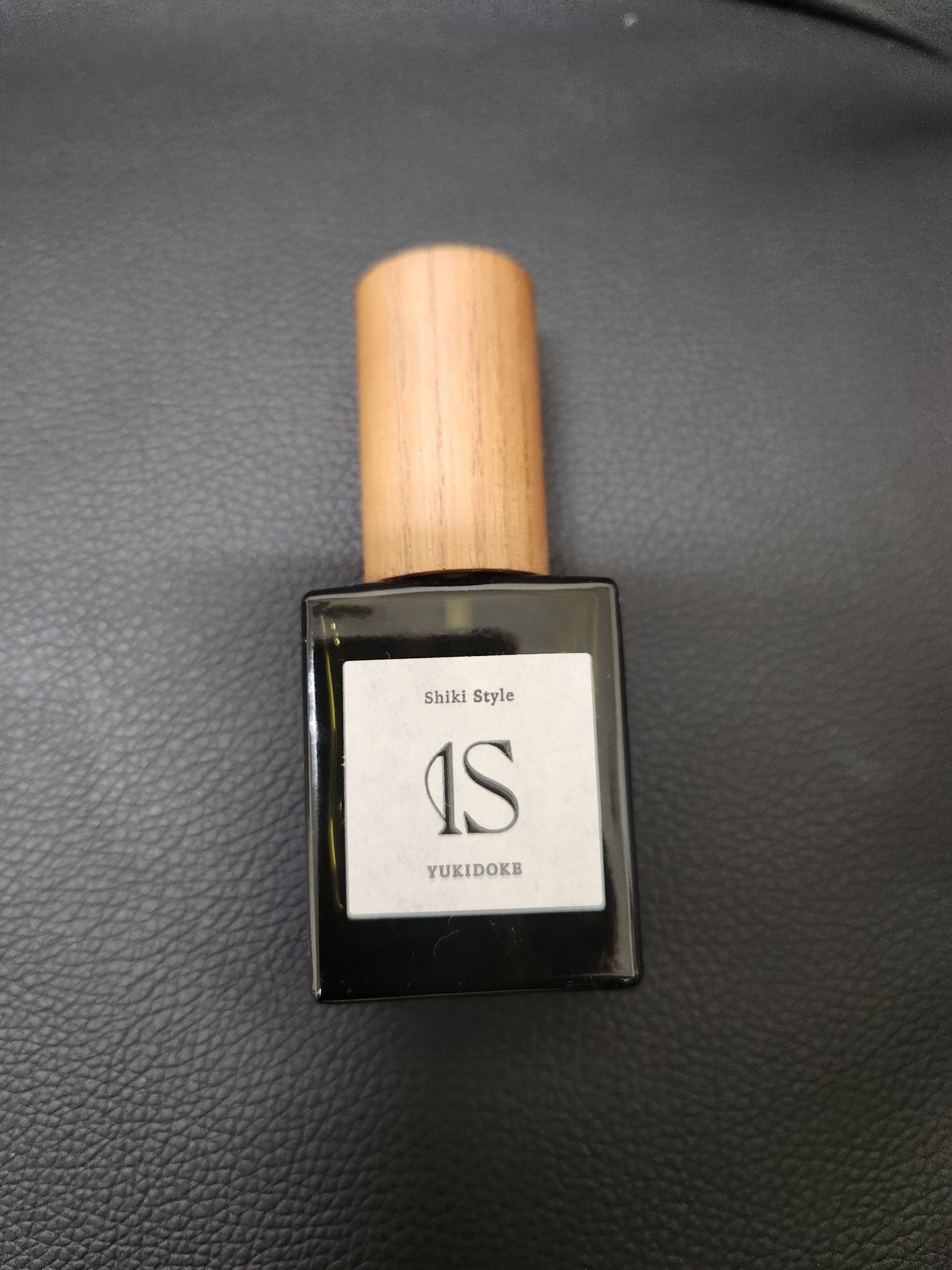 むぅ on LIPS 「久しぶりに香水が欲しくなって、年中使えて香りが強く、持ち運びが..」(1枚目)