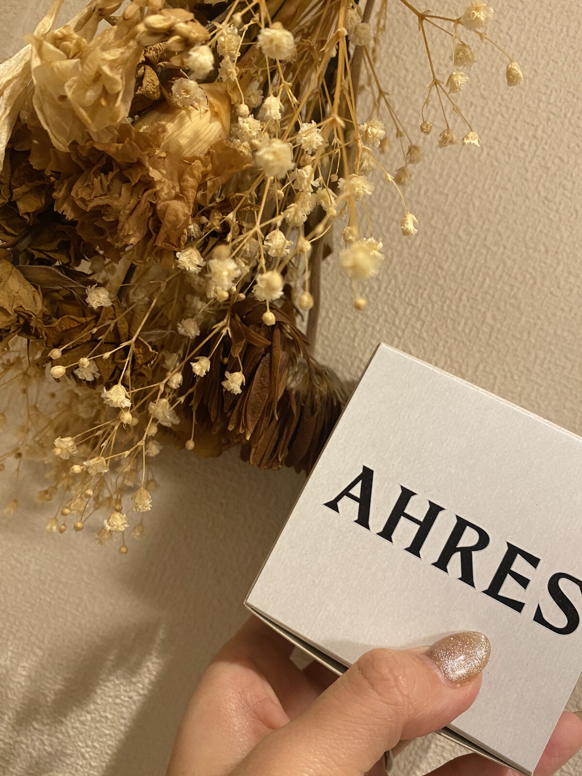 【摩擦レス洗顔！潤いを保ちながらメイクが落とせる🙊🧡】

今回はLIPSさんを通してAHRESさんから
クレンジングバームをいただいたのでご紹介します！

＊ローメルト クレンジングバーム クロ

黒いバームなので硬いのかな...と思い