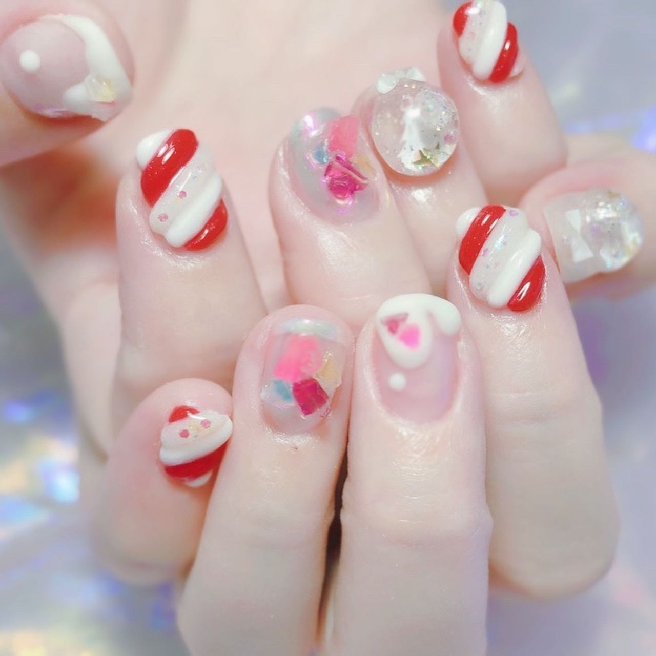なかやまちえこ on LIPS 「xmasnail🎄⠀⠀カラフルキャンディはPREANFAシリコ..」(4枚目)