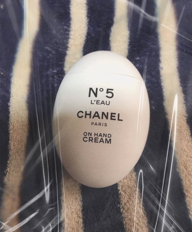 まちゃのまろ on LIPS 「🐈‍⬛CHANELNo5ロー　ハンドクリーム🐈‍⬛卵型のハンド..」（1枚目）