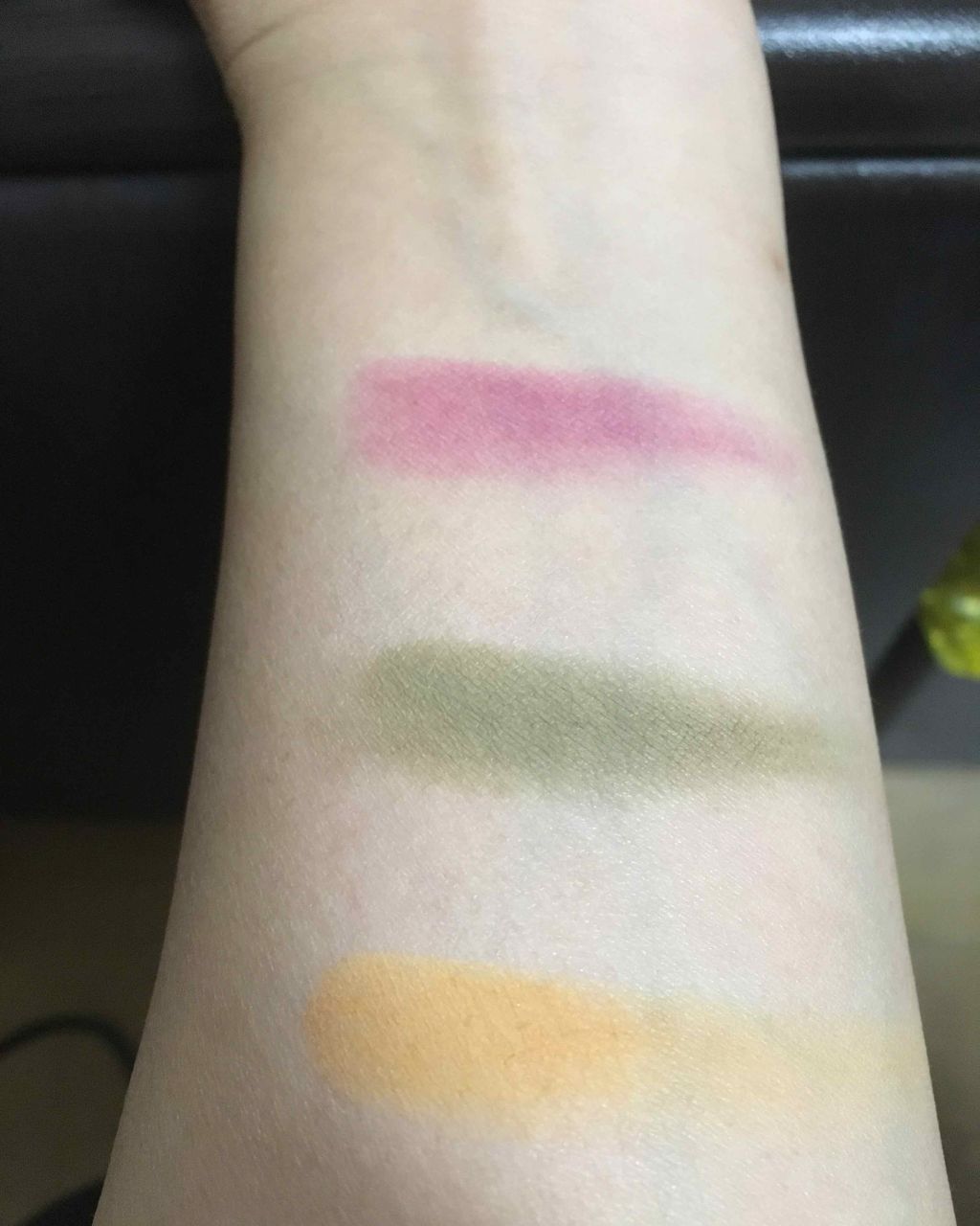 プリズム パウダーアイカラー/リンメル ロンドン/単色アイシャドウを使ったクチコミ（2枚目）