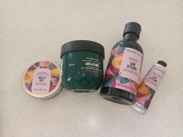 THE BODY SHOPホリデーボディケアデュオプラムジャスミンペア

香りがとてもいい香りでおすすめ!

色がラベンダー色でかわいい💞

ぜひおすすめ!

 #1軍アイテム  #ドラコス最強コスメ 