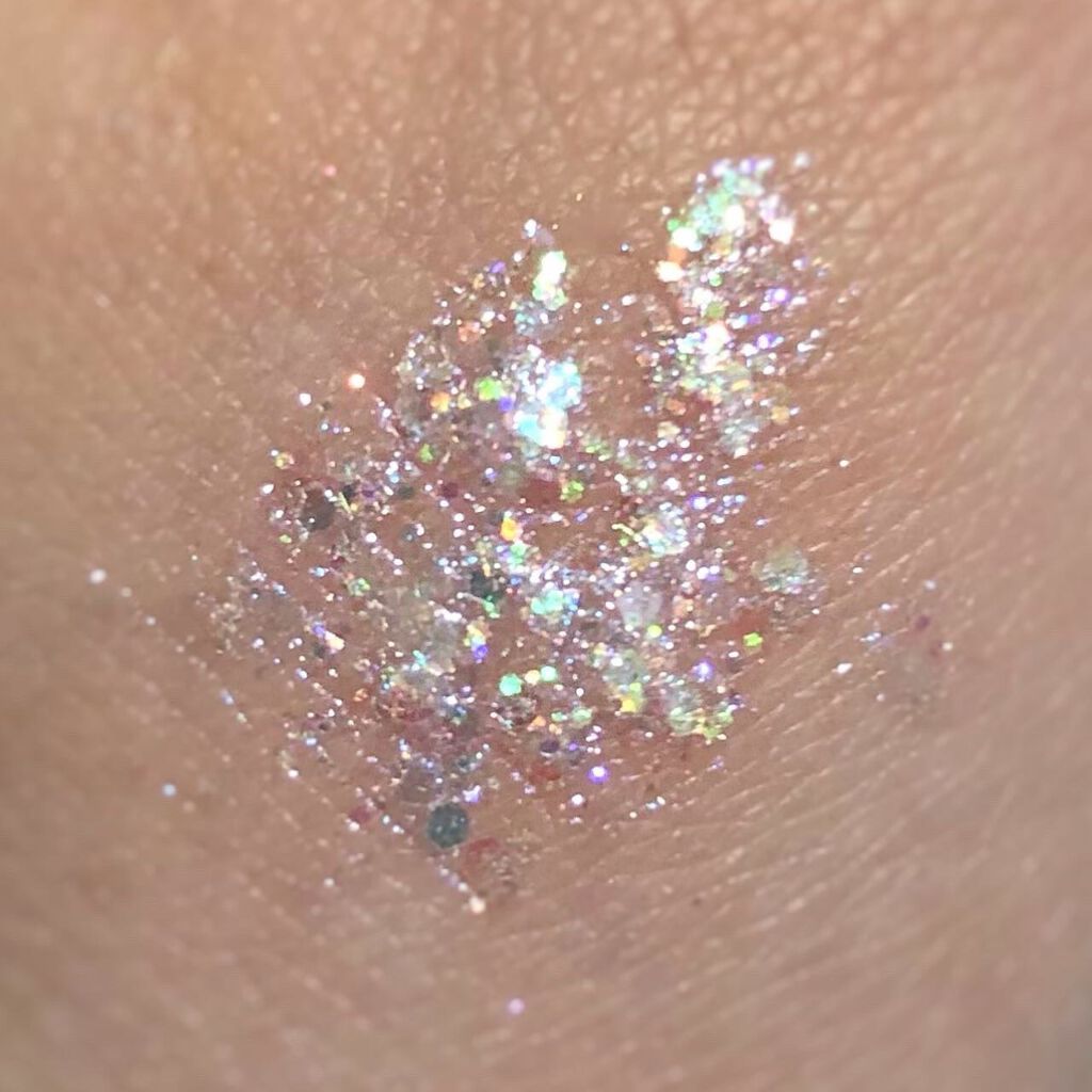 ブリンリキッドグリッターライナー/BLING GLOW/グリッターを使ったクチコミ(4枚目)