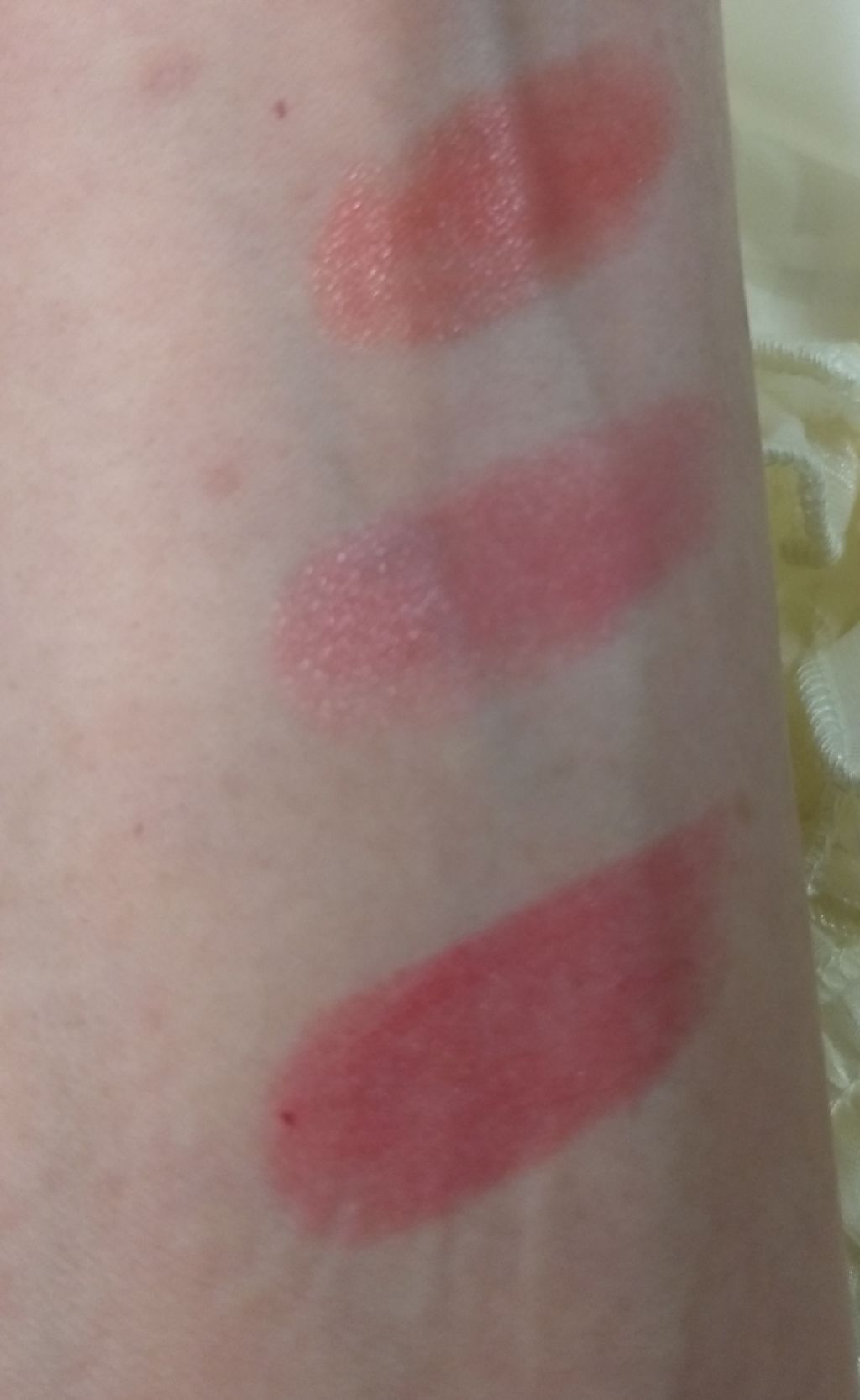 ラスティンググロスリップ/CEZANNE/口紅を使ったクチコミ(3枚目)