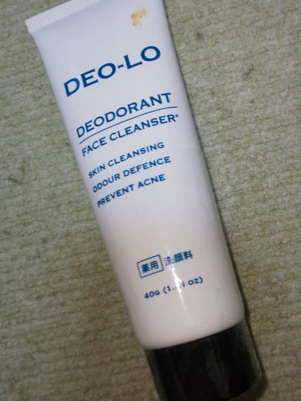 DAISO DEO-LO洗顔料のクチコミ「こちらはDAISOで購入したDEO-LO洗顔料のレビューです。
白いクリームに茶色っぽい粒々が.....」(1枚目)