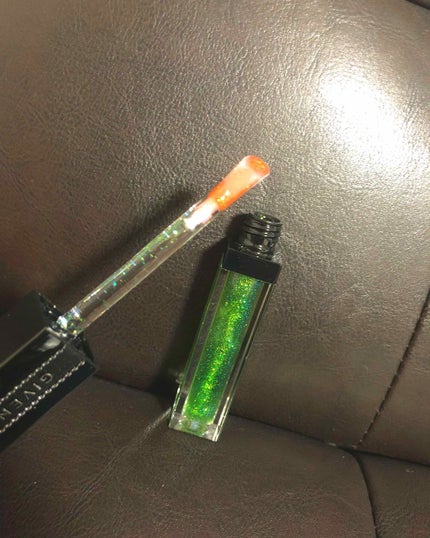 GIVENCHY グロス・アンテルディのクチコミ「めちゃくちゃ可愛いグリーン✨
ラメがピタっとひっついてザラザラしない✨
ずっと潤ってくれてキラ.....」(2枚目)