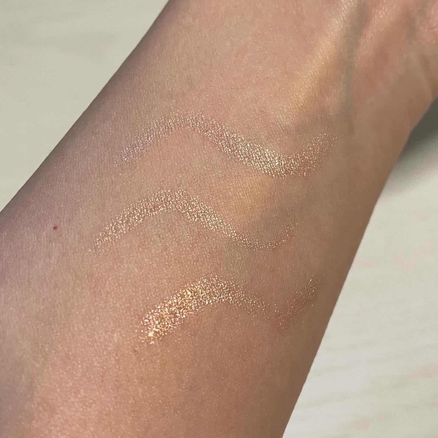 グリッタースティックアイシャドウ L3 コッパーローズ/Kirei&co./スティックアイシャドウを使ったクチコミ（2枚目）