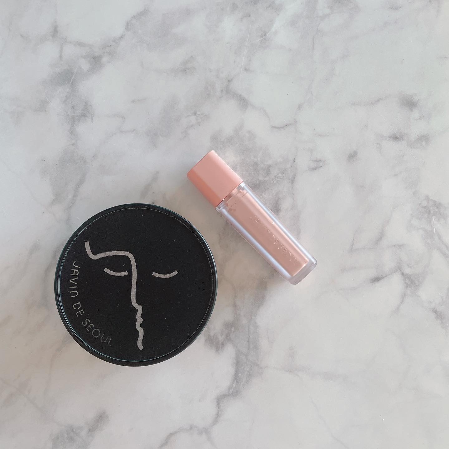 ⁡
⁡
❯❯ ウインクファンデーションパクト 20号
⁡
しっとり伸びてピタッと肌に密着感があって
肌を自然な明るさに見せてくれる🫣
長時間たってもヨレにくいセミマットファンデです！
ムラなく伸びるので量の調整もしやすい🫶🏻
潤って見