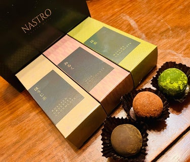 【NASTRO】@nastro.jp の 生チョコトリュフ9個入 ✨ 
お茶のソムリエと共同開発した、最高級のお茶のチョコレートです💕

抹茶、玄米茶、ほうじ茶、チョコ（みるく）の
4種から選べて、
私