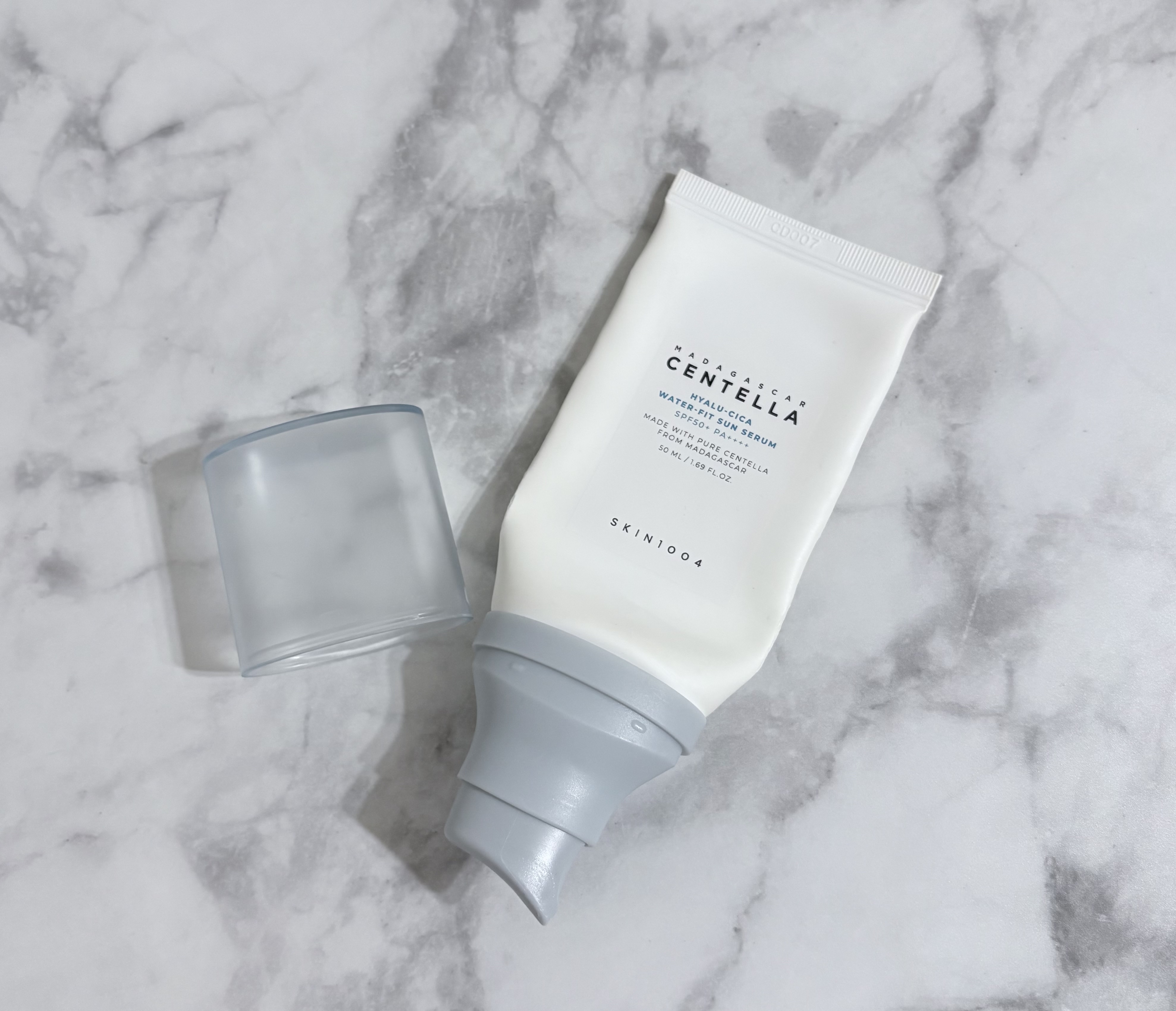 
【 SKIN1004 】
ヒアルーシカ ウォーターフィット サンセラム




…［特徴］……………………


・ポンプ式日焼け止め

・SPF50+  PA++++

・ヒアルロン酸とCICA成分配合
　（保湿と鎮静に特化）

・マダガ