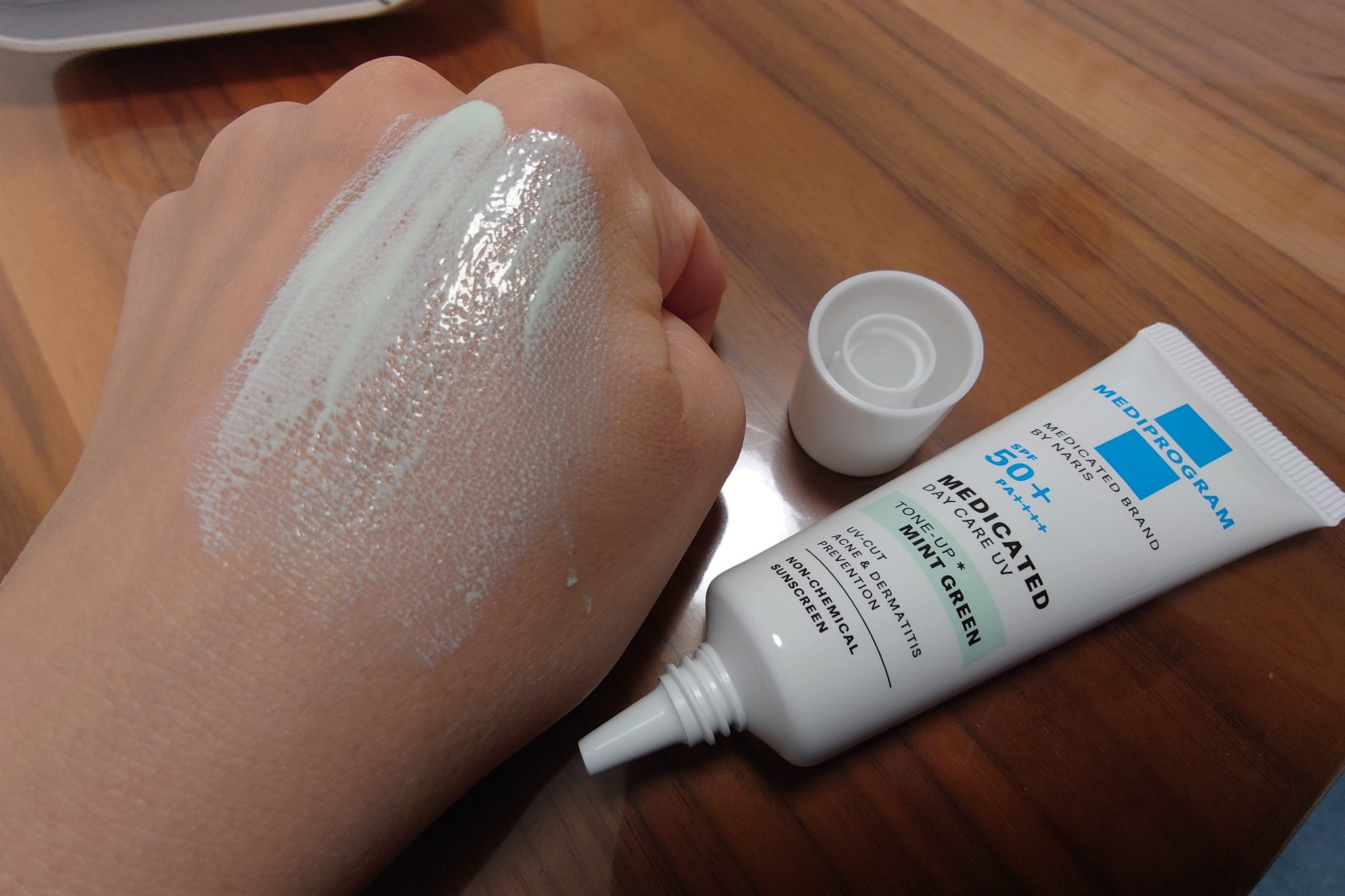 薬用 デイケアUV トーンアップ/メディプログラム/日焼け止めクリームを使ったクチコミ（2枚目）
