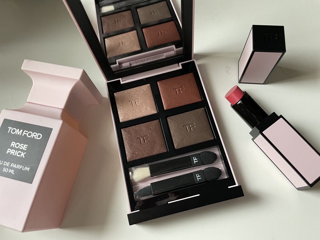 TOM FORD BEAUTY リップ カラー サテン マットのクチコミ「再投稿、ピンクパケのスウォッチ
写真全て無加工ノンフィルター
iPhoneノーマルカメラ📷

.....」（1枚目）