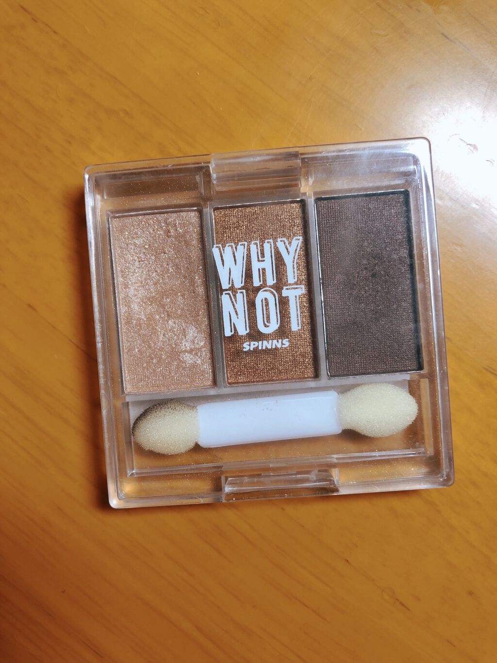 WHY NOT SPINNS 3色アイシャドウ ゴールド/DAISO/アイシャドウパレットを使ったクチコミ（1枚目）